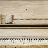 千鳥ファンにおすすめ！『千鳥の白いピアノを山の頂上に運ぶDVD』レビュー 【おすすめお笑い動画】